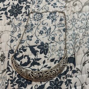 Elegant Silver Necklace with Intricate Design